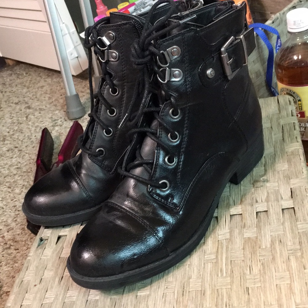 Combat boots
